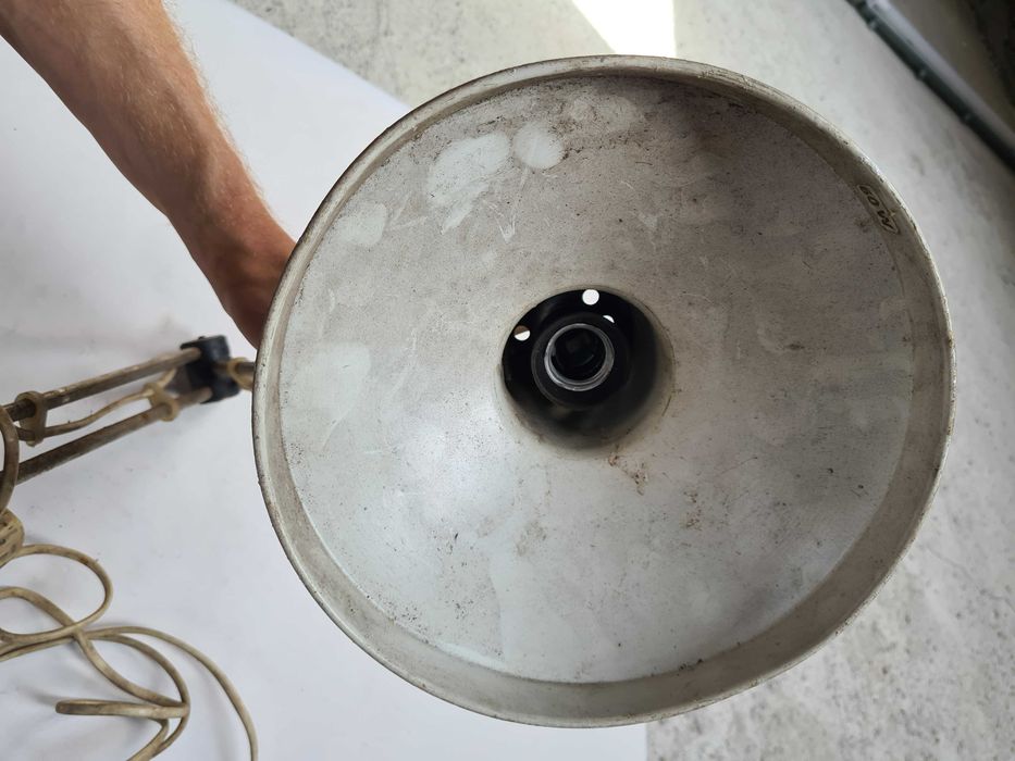 ROZŚWIETLA GABINET MILICJI - Lampa Biurowa warsztatowa z Czasów PRL-u.