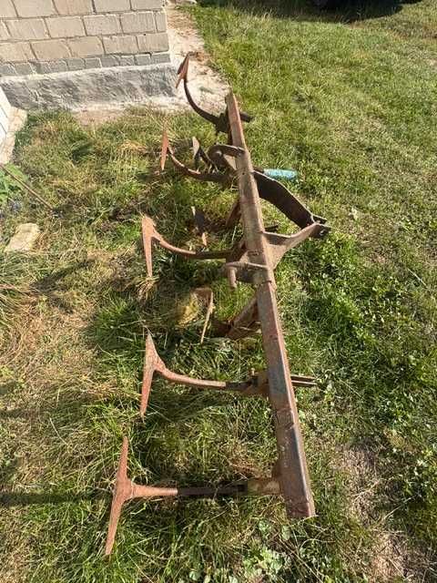 Продам начіпний культиватор з робочими лапами