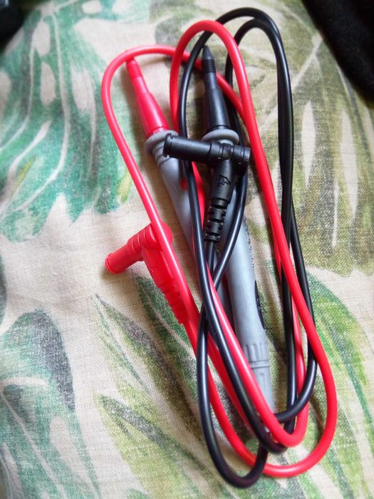 multimetr miernik cęgowy.