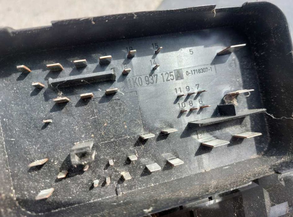 Skrzynka bezpieczników 2.0 TDI CEG VW Seat Skoda