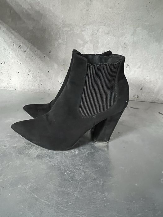 Чобітки жіночі.