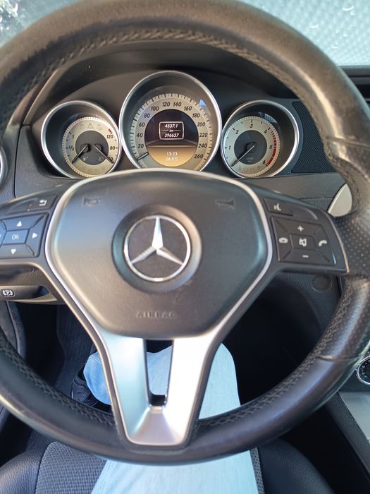 -OPORTUNIDADE- Mercedes-Benz C200 CDI Avantgarde com reboque