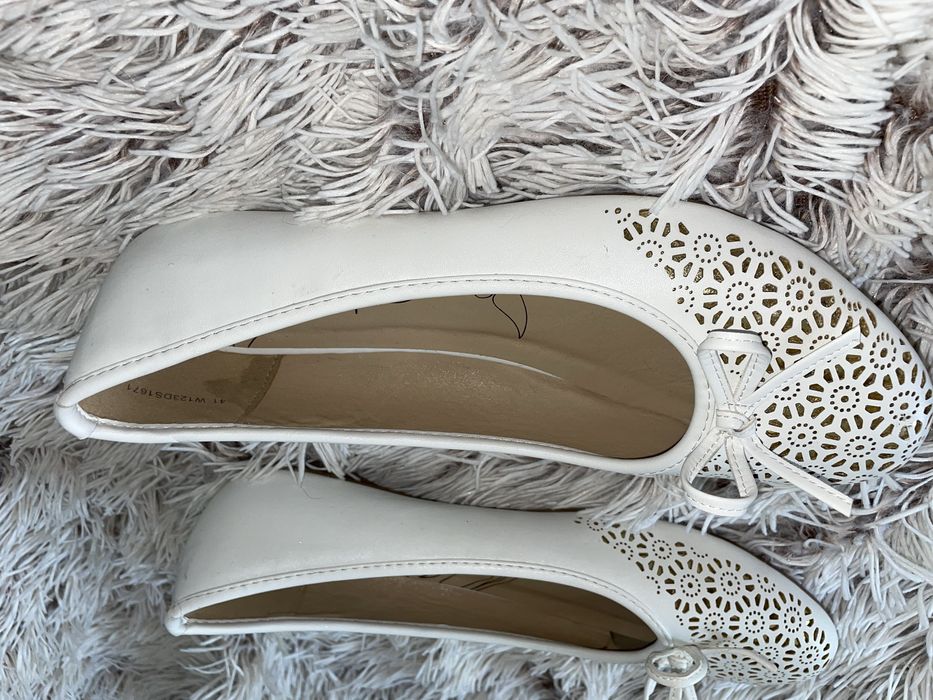 Eleganckie baleriny biało-złote