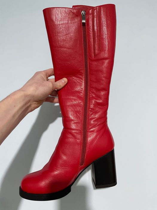 Взуття жіноче чоботи