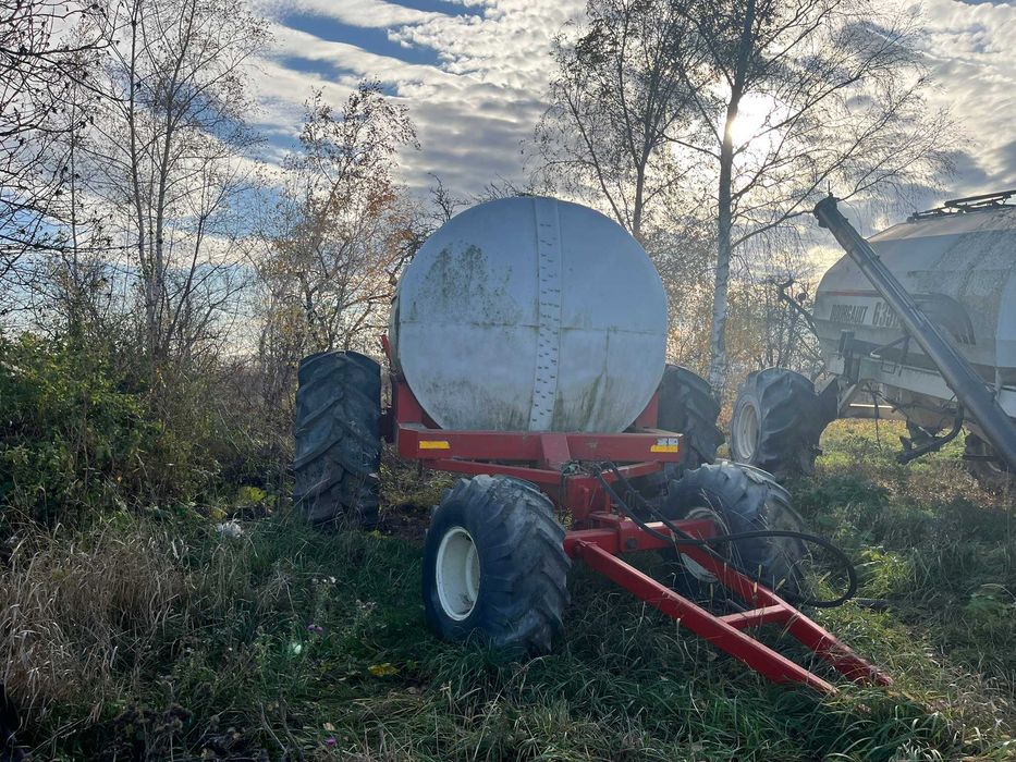 Бак для внесення рідких добрив "Bourgault"