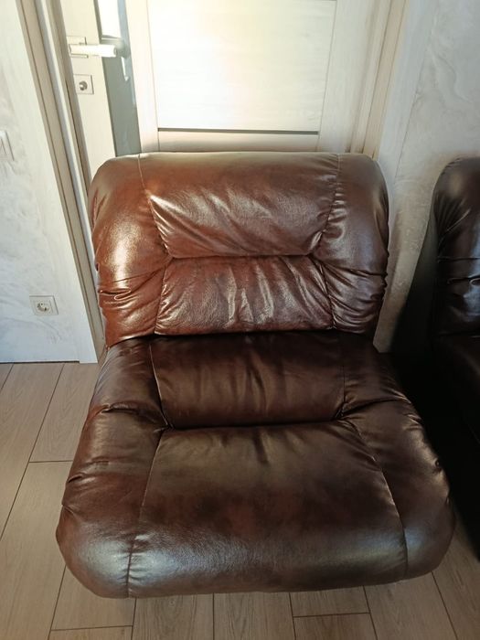 Шкіряний диван і крісло