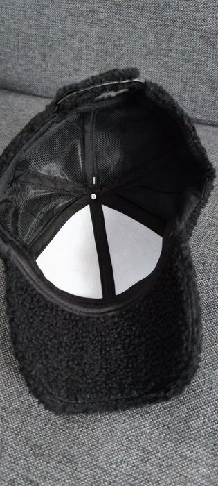 Nowa czapka z daszkiem Celina