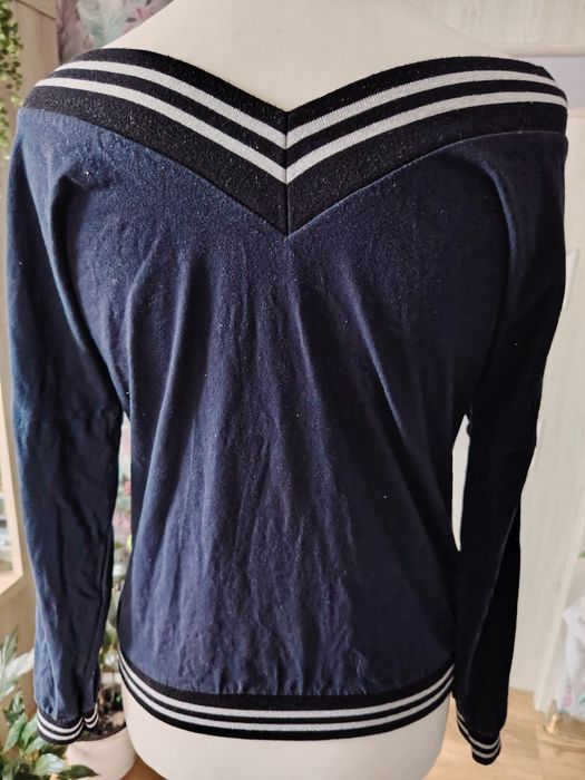 Sweterek produkt Włoski.