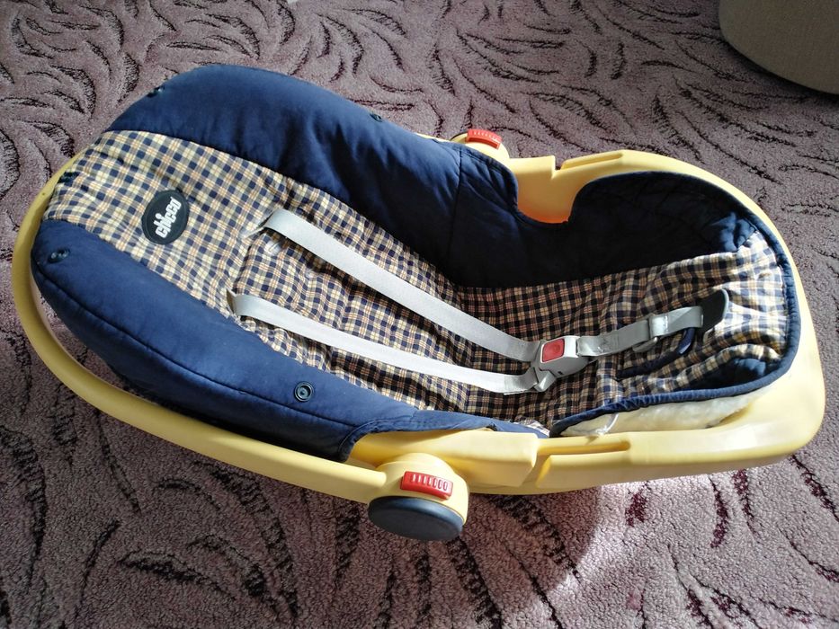 Fotelik samochodowy Chicco 0+