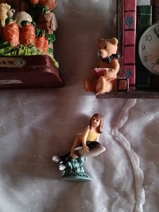 Relógio e Figuras decorativas antigas