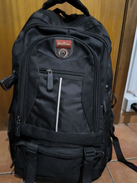 Mochila preta grande