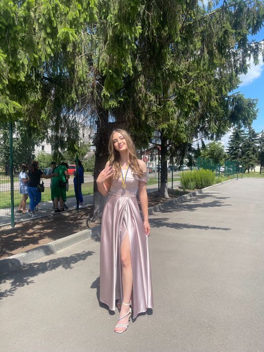 Сукня на випускний