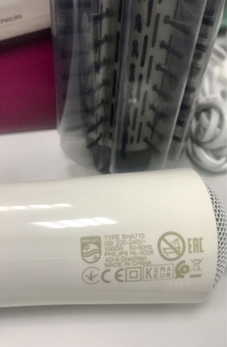 Фен- щетка Philips bha710