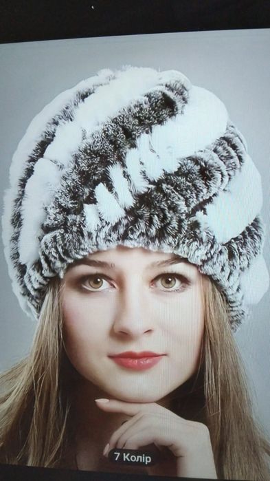 Красивая зимняя шапочка