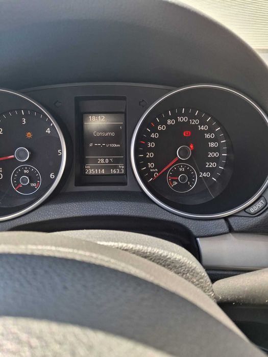VW Golf Variant 2.0 TDI 140cv Highline — Muito Estimada