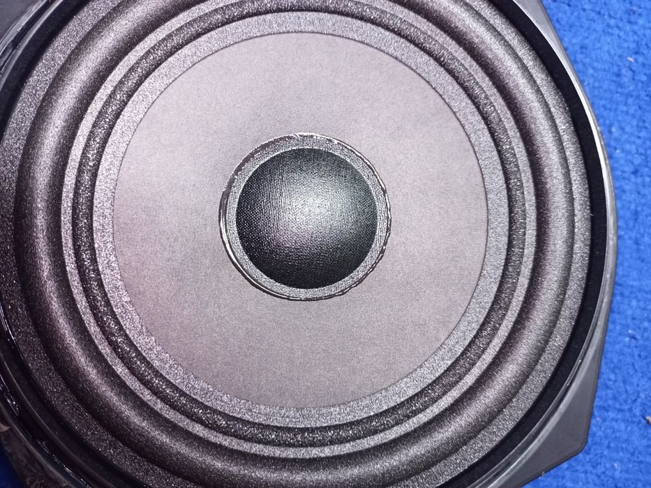 Colunas e subwoofers BMW portas da frente e de trás