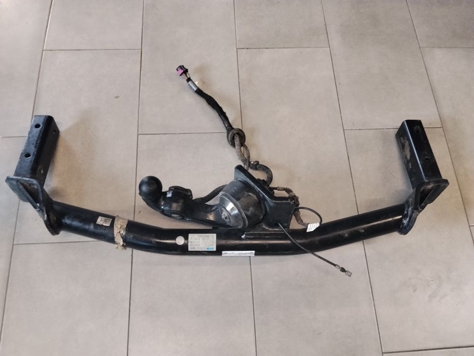 Oryginalny skladany  hak holowniczy Audi Q5  08-17