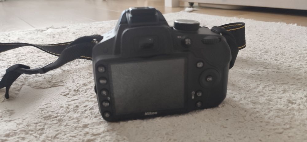 Nikon DLSR D3200 + mala Lowepro