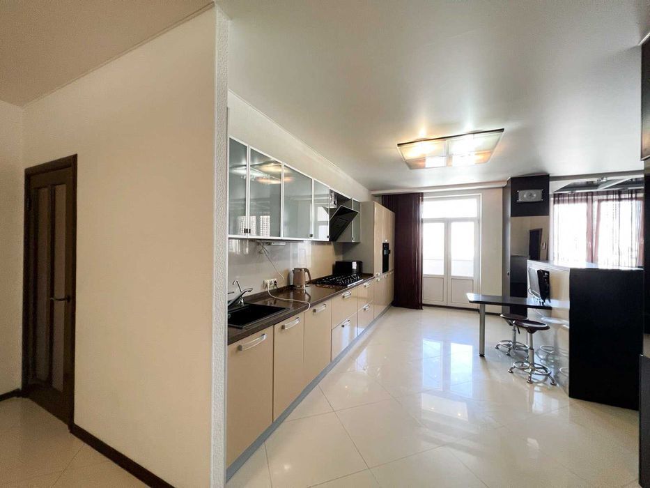 ЛЮКС 3-кімнатна квартира біля метро Лівобережна, подобово МВЦ