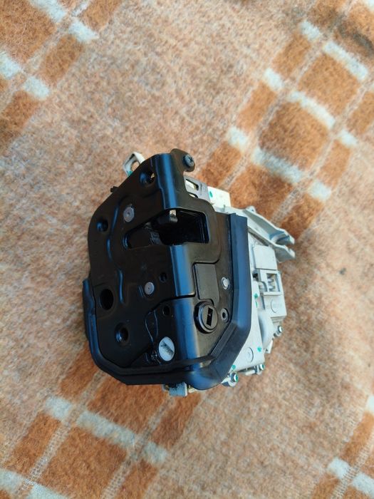 Замок двері задня права Audi A6 C6