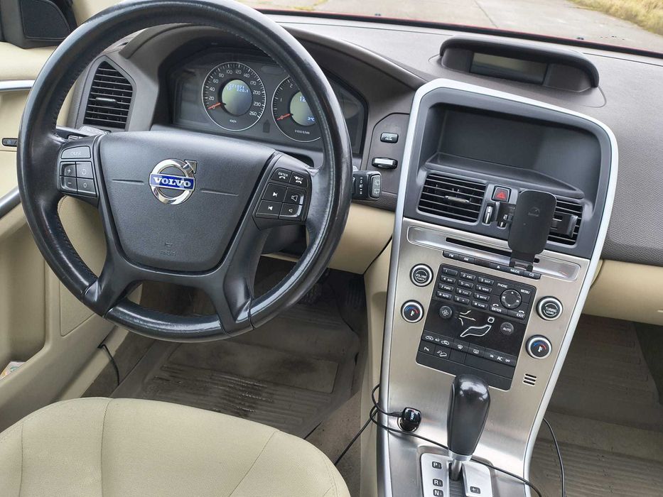 Sprzedam samochód Volvo XC60 D3, 2400 cm3, 120 kW AWD z 2010 Polska