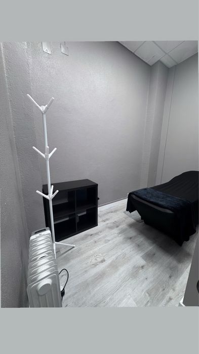 Procura-se profissional de estética / unhas / pestanas