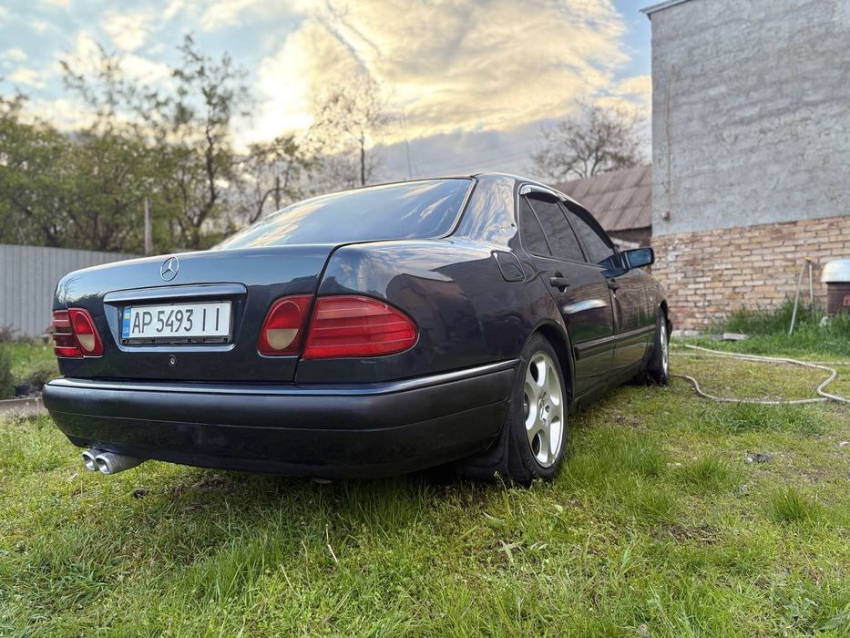 Продам Мерседес Е 210