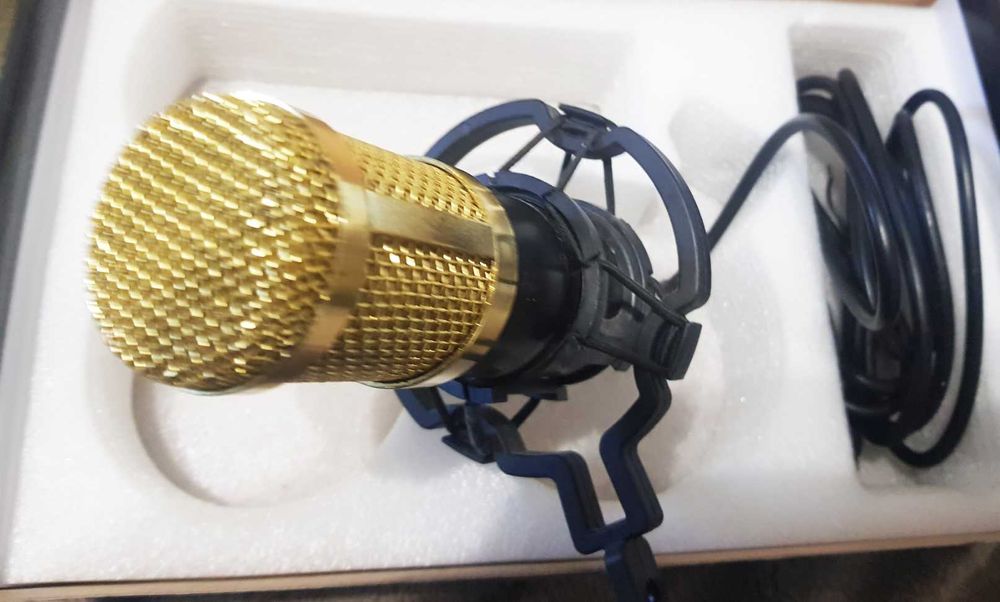 Конденсаторный студийный микрофон.Для стримов, записи трэков!