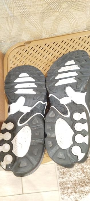 Кросівки чоловічі