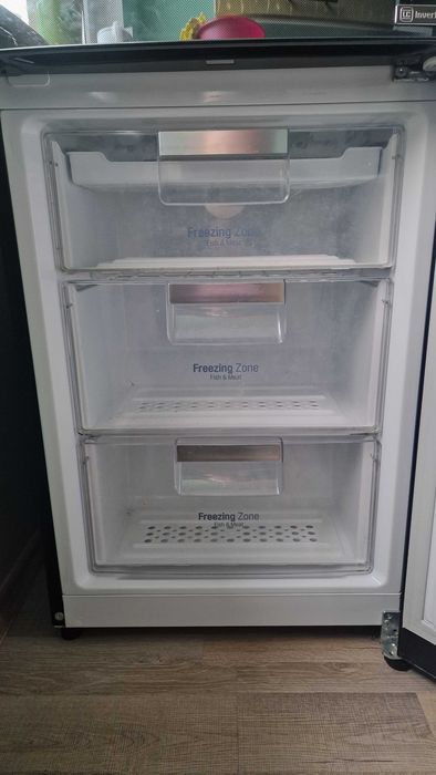 Lodówka czarna, lustrzane drzwi, polecam!