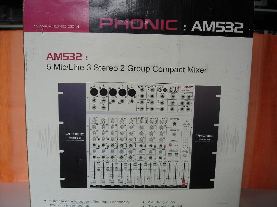 Mesa de Mistura PHONIC AM-532.