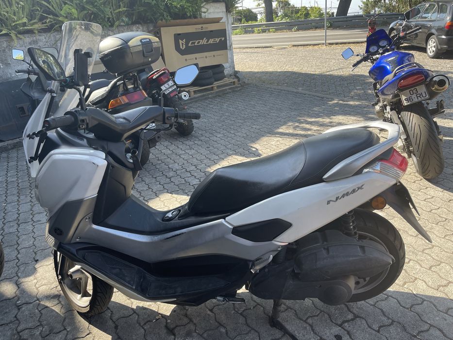 Moto Nmax  YAMAHA Blanca