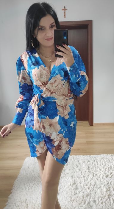 Sukienka krótka w kwiaty