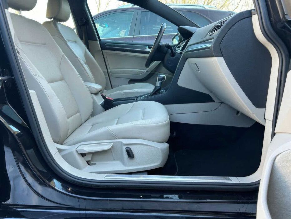 Volkswagen e-Golf SEL Premium      2018