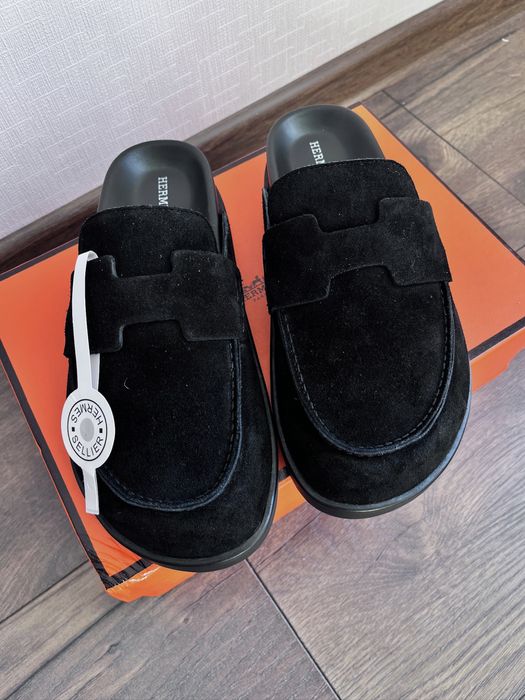 Тапочки шлепанці туфлі