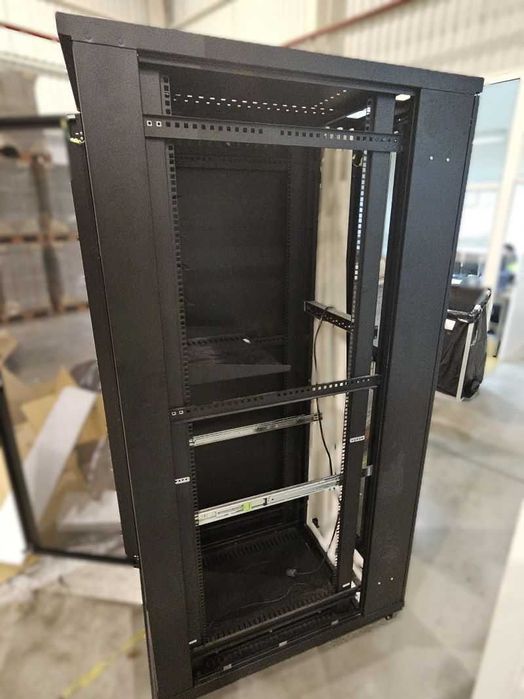BAIXA DE PREÇO! Bastidor APC Schneider + UPS Switch D-Link Huawei Cloud Engine + Cabos