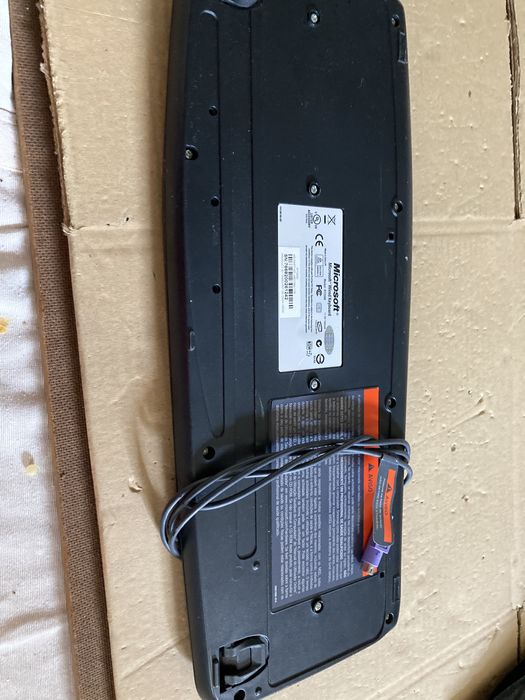 Samsung TFT Screen + Keyboard and Speakers64741081875714124