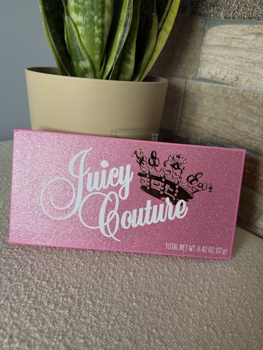 Paletka cieni do powiek nude z brokatem Juicy Couture