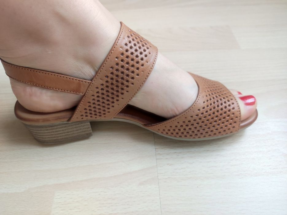 Nowe brązowe skórzane sandałki marki Piazza