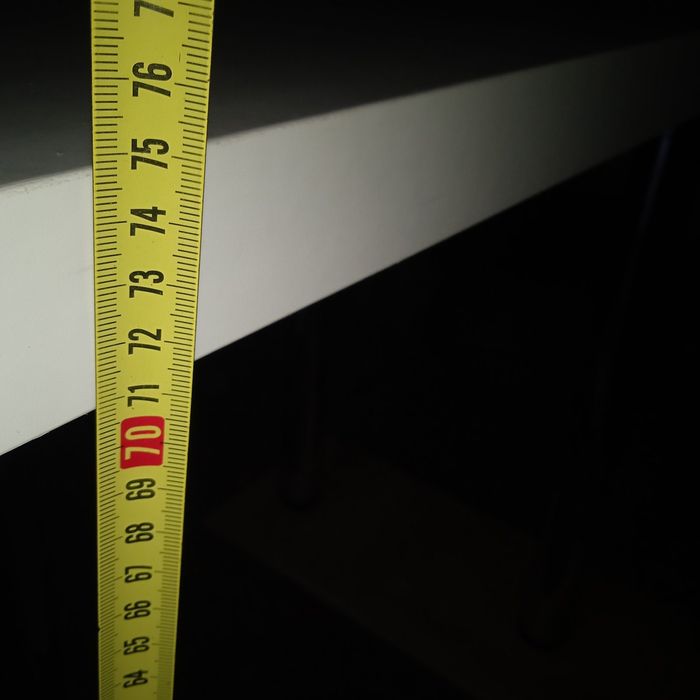 Стол обеденный .