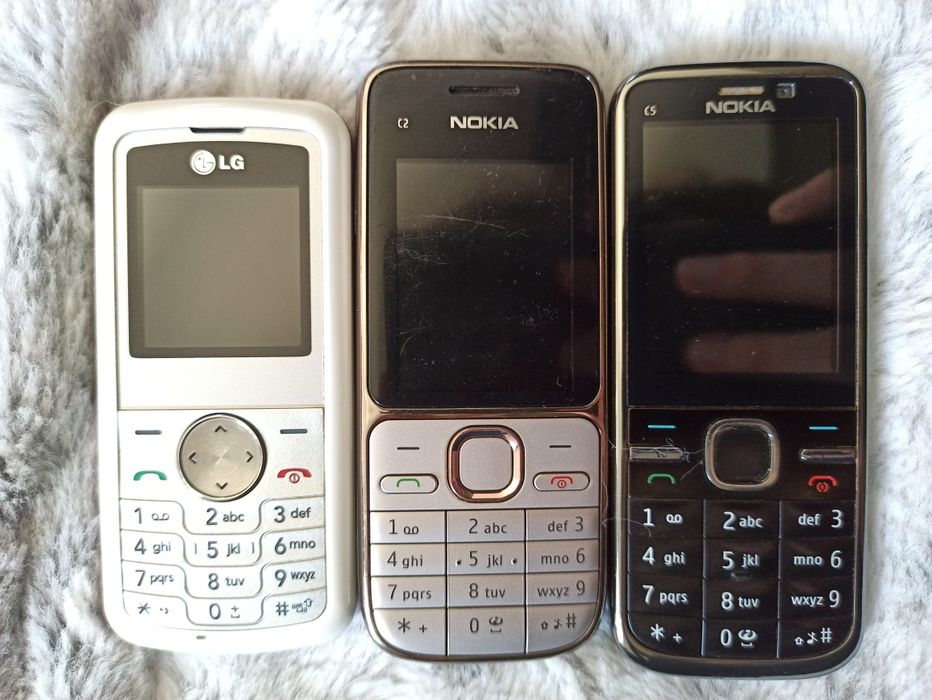 Zestaw telefonów retro Nokia E51, E61, iPhone 3GS kolekcjonerskie