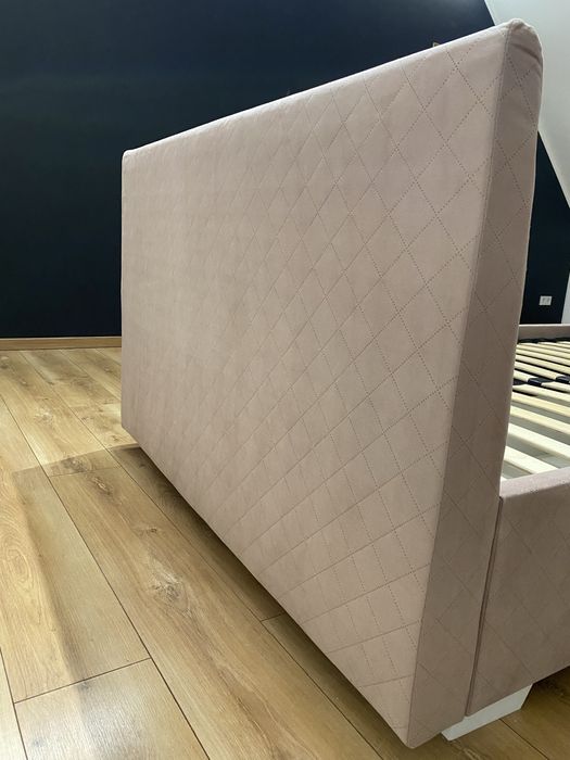Łóżko tapicerowane