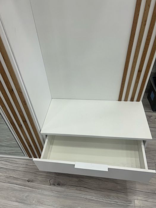 Garderoba biala + lamele