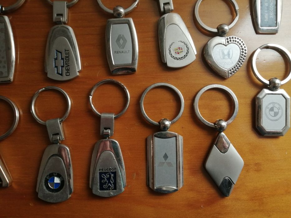 Lote de 23 porta-chaves metálicos