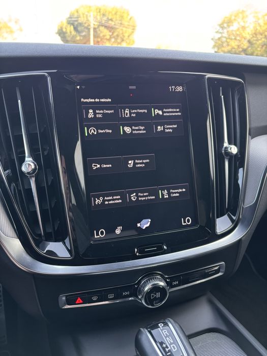 Volvo V60 D4 R-Design Auto 190cv | Nacional | Histórico de manutenção | Full Extras
