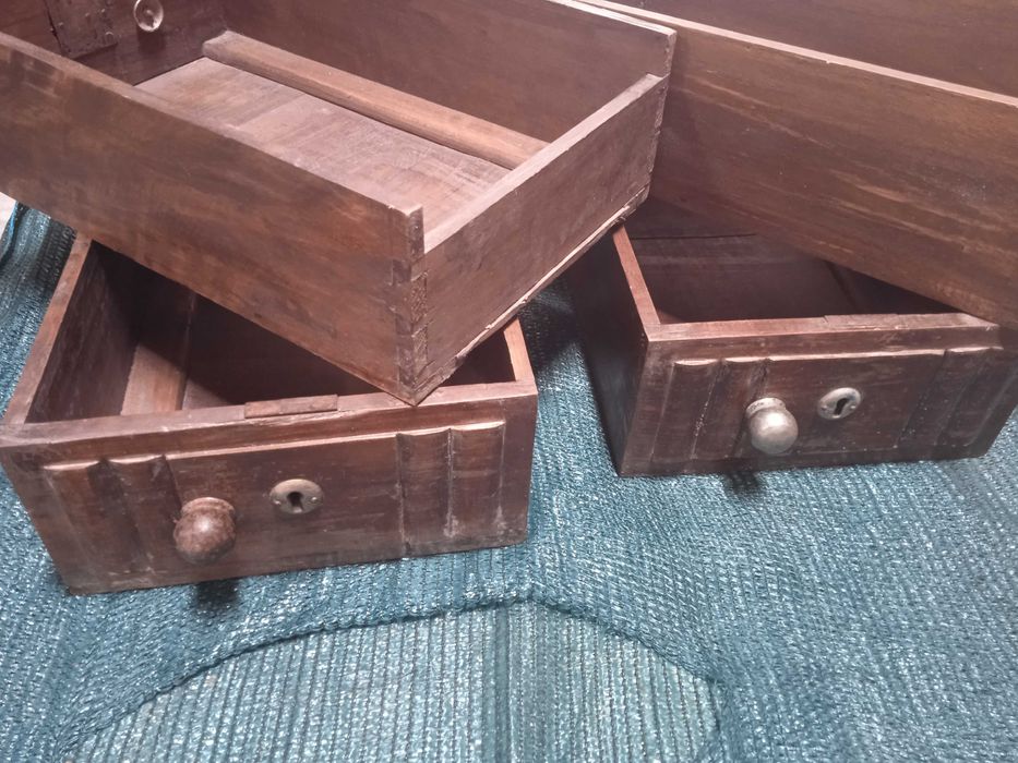 5 gavetas antigas + porta de armário