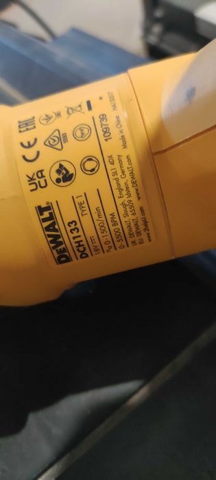 Перфоратор Dewalt DCH133