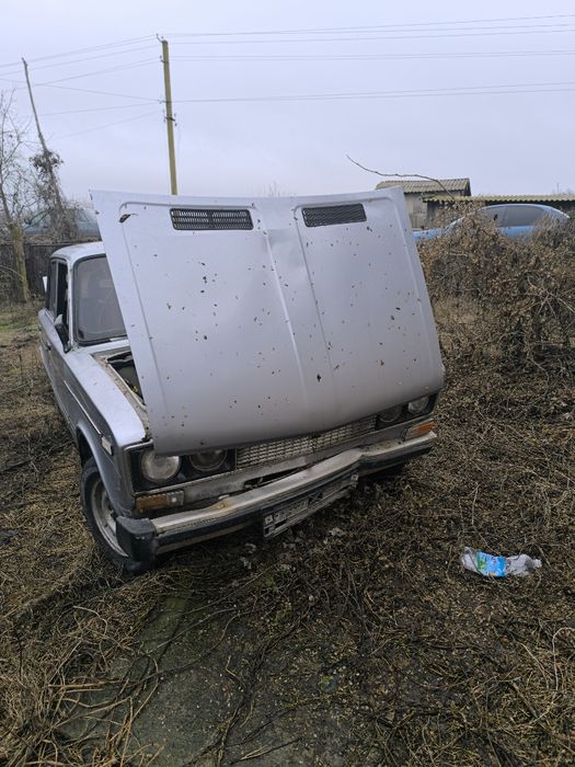 Продам два автомобілі. Один на повному ходу. Інший  потребує ремонту.