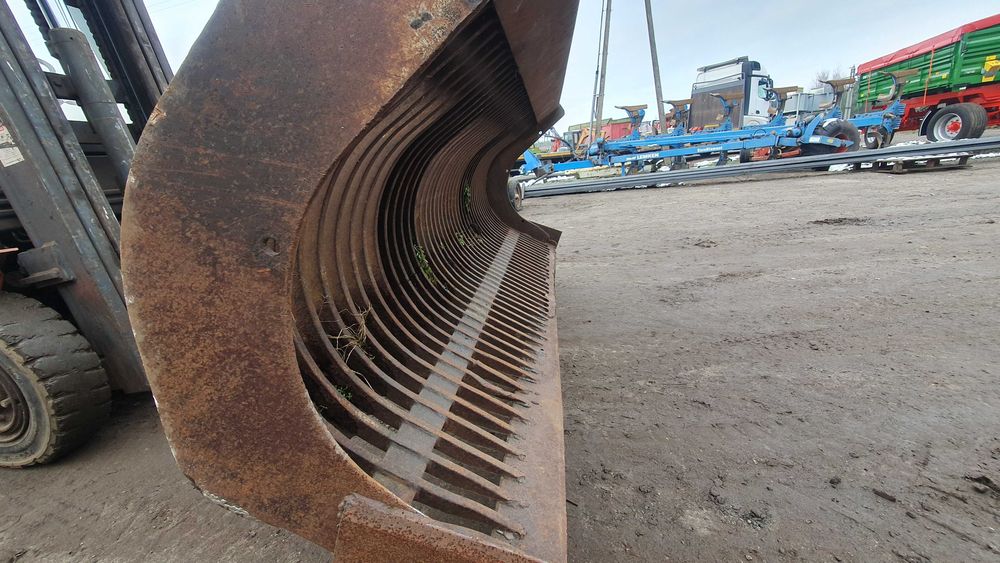 Łyżka ażurowa masywna 2,60m