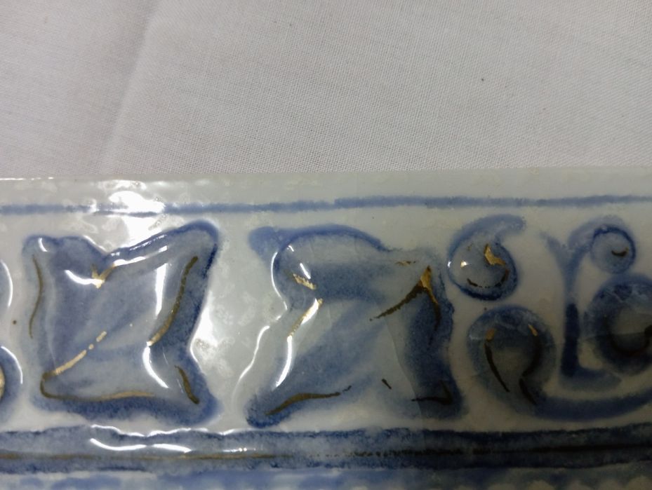 Azulejo faixas dourado e azul